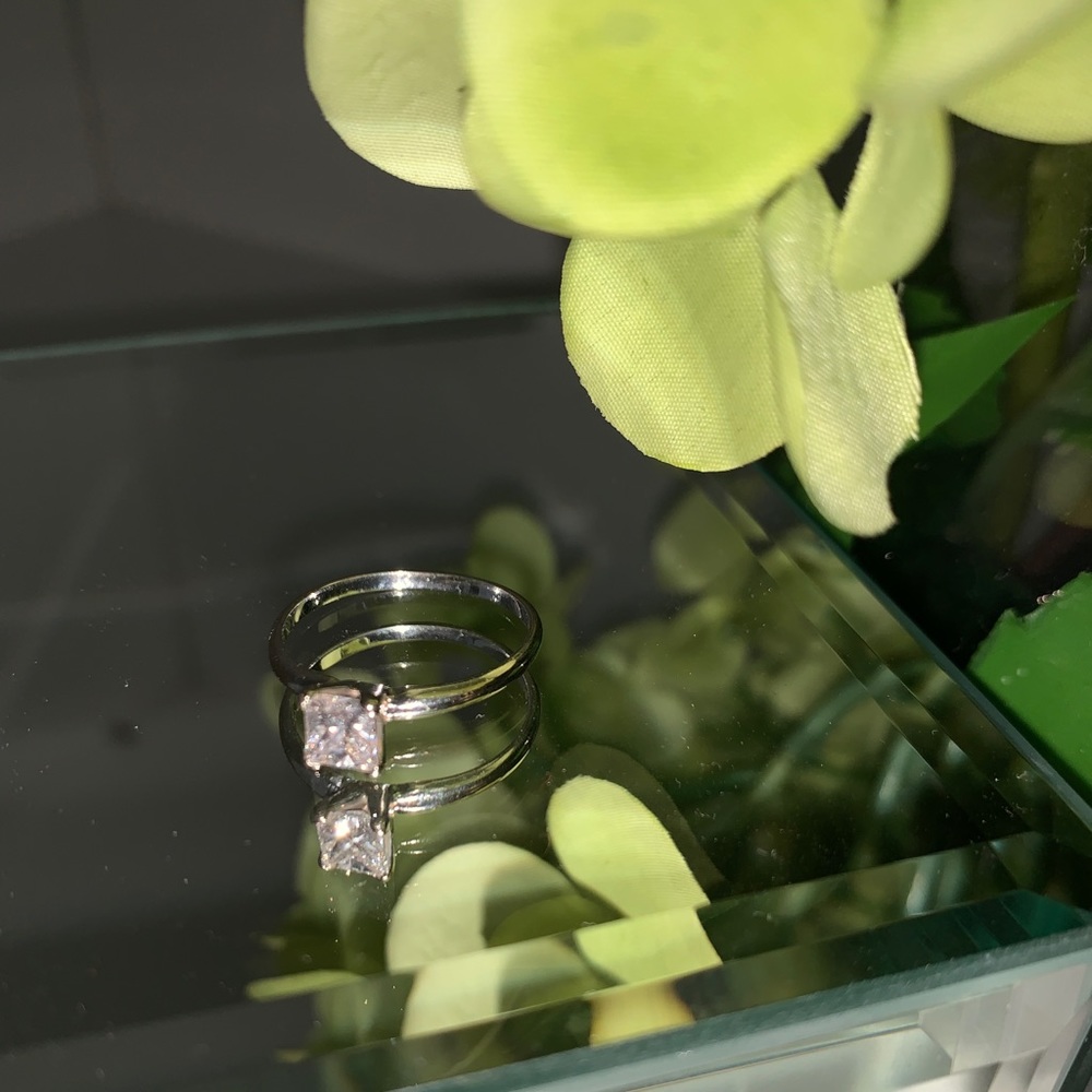 Beautiful Engagement Diamond Ring